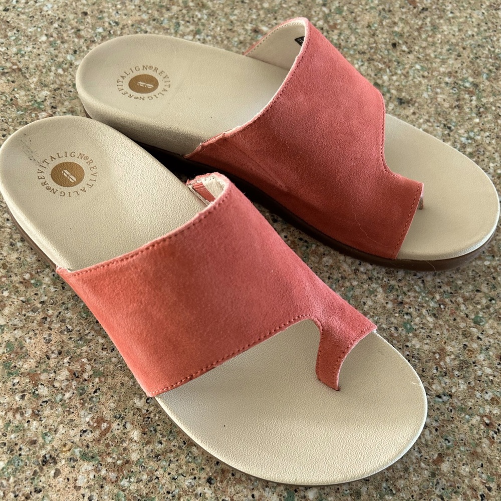 Revitalign Women’s Sandals. Size 9 medium. Worn Once. Suede Orthotic. Sienna